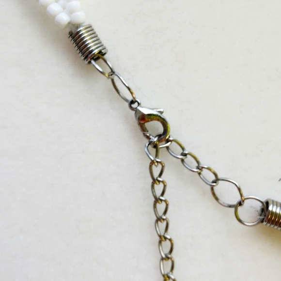 Daisy summery acrylic necklace - Picture 4 of 4